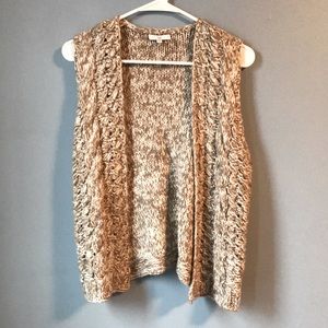 Gap knit sweater. Size medium, beige and white.